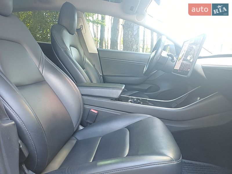 Седан Tesla Model 3 2018 в Броварах