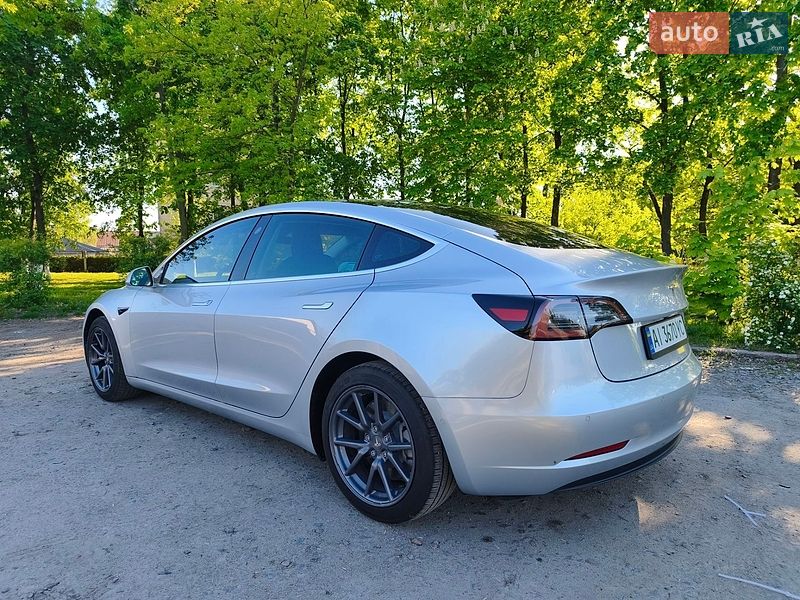 Седан Tesla Model 3 2018 в Сквирі