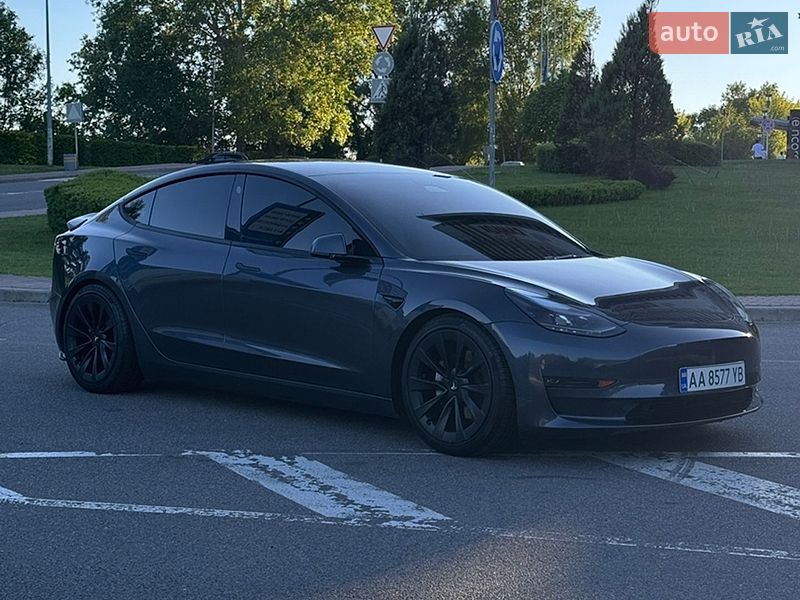 Седан Tesla Model 3 2023 в Києві