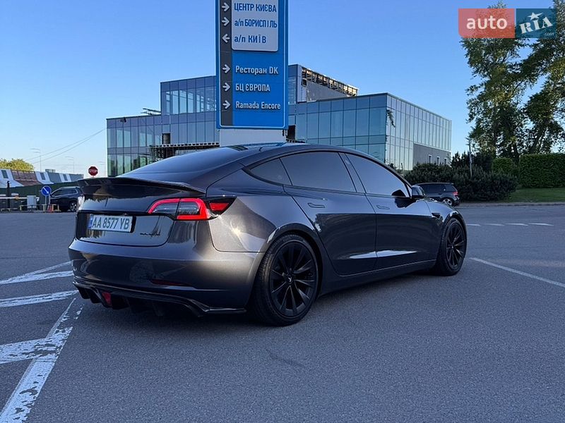Седан Tesla Model 3 2023 в Києві