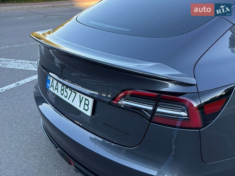 Седан Tesla Model 3 2023 в Києві
