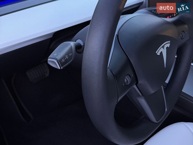 Седан Tesla Model 3 2023 в Києві
