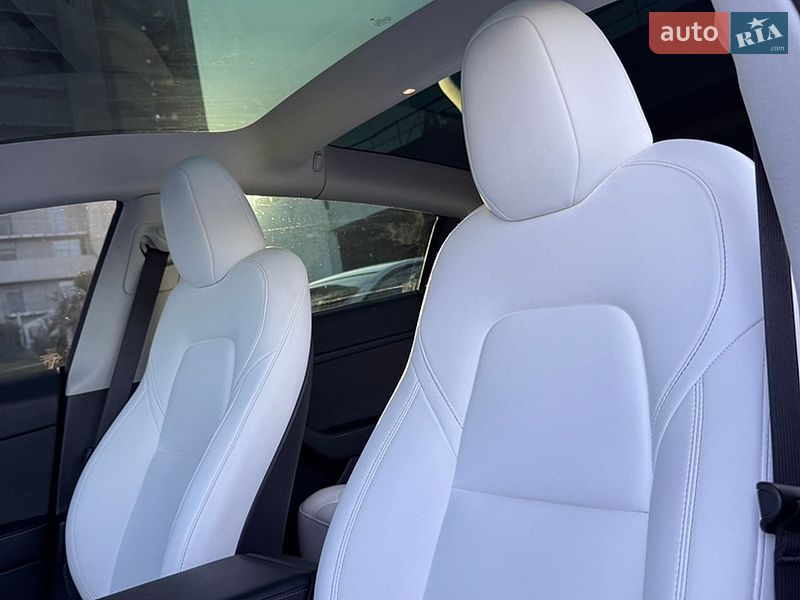 Седан Tesla Model 3 2023 в Києві