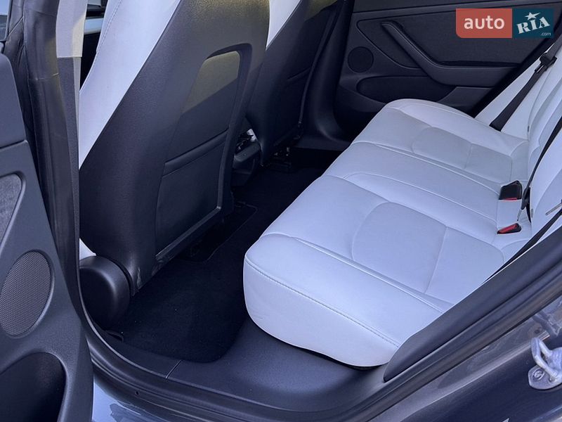 Седан Tesla Model 3 2023 в Києві