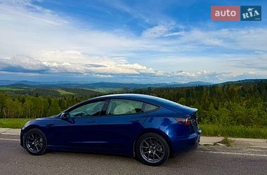 Седан Tesla Model 3 2021 в Львове
