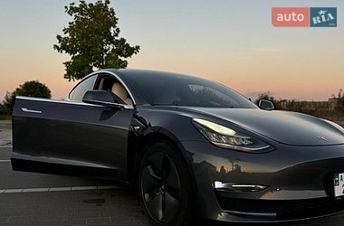 Седан Tesla Model 3 2020 в Мукачево
