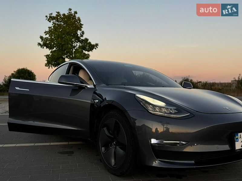 Tesla Model 3 2020