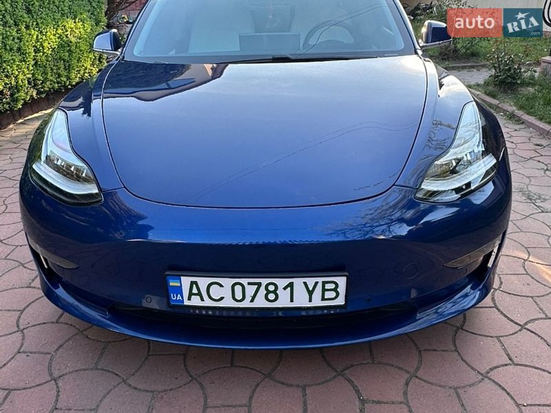 Седан Tesla Model 3 2019 в Луцке