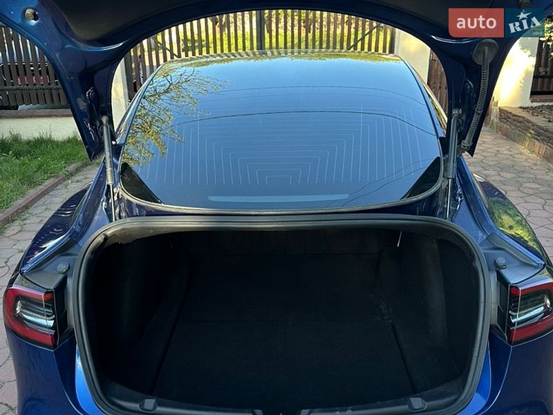 Седан Tesla Model 3 2019 в Луцке