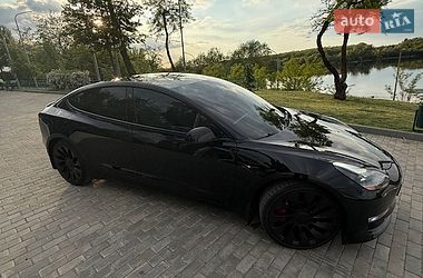 Седан Tesla Model 3 2021 в Запоріжжі