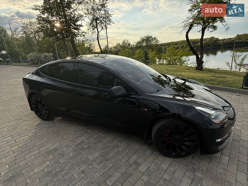 Седан Tesla Model 3 2021 в Запоріжжі