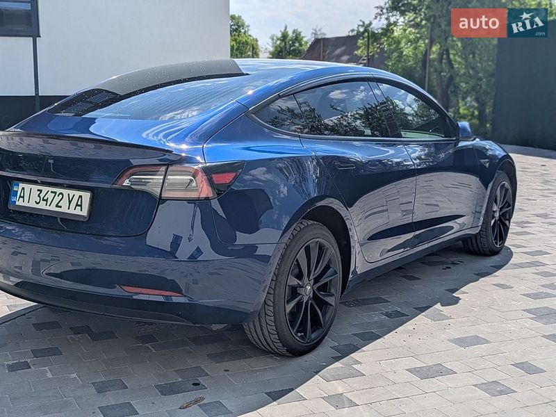 Седан Tesla Model 3 2019 в Корце