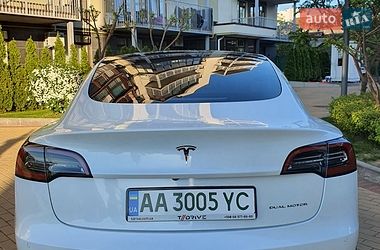 Седан Tesla Model 3 2021 в Киеве