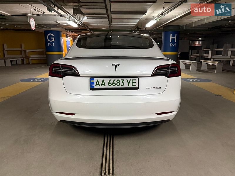 Седан Tesla Model 3 2018 в Киеве