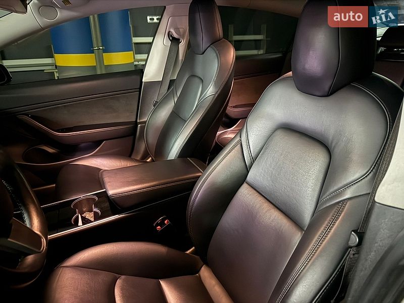 Седан Tesla Model 3 2018 в Киеве
