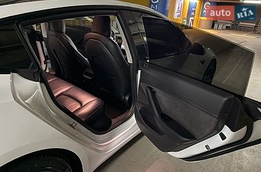 Седан Tesla Model 3 2018 в Киеве