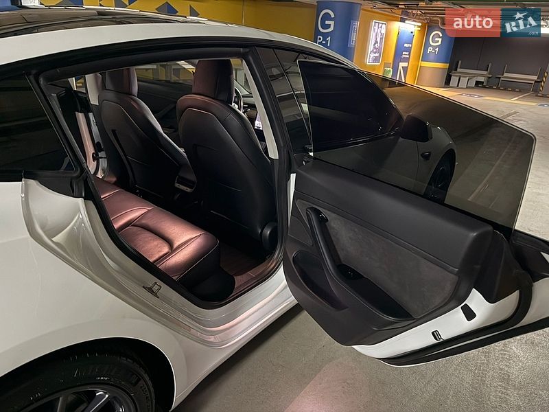Седан Tesla Model 3 2018 в Киеве