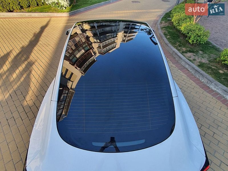Седан Tesla Model 3 2021 в Киеве