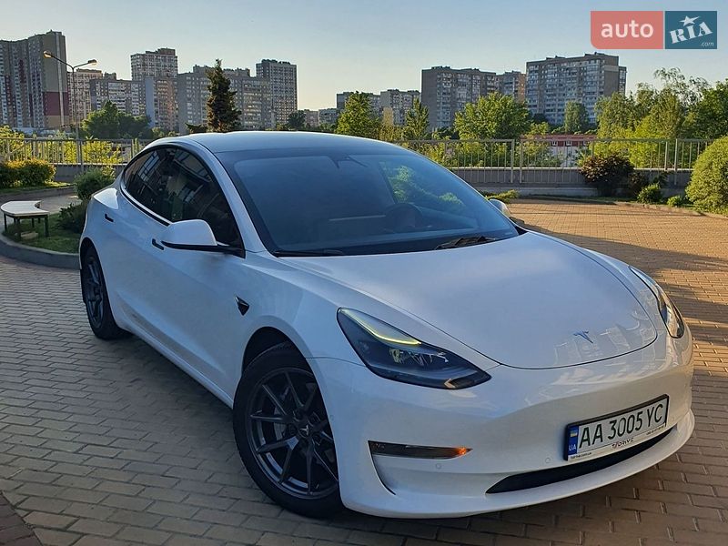 Седан Tesla Model 3 2021 в Киеве