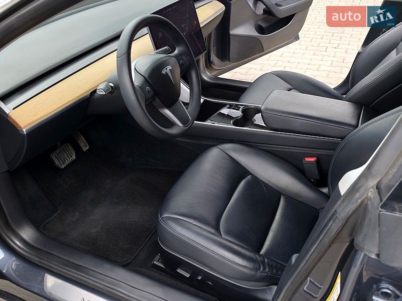 Седан Tesla Model 3 2020 в Кам'янець-Подільському