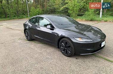 Седан Tesla Model 3 2024 в Києві
