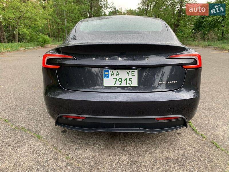 Седан Tesla Model 3 2024 в Києві