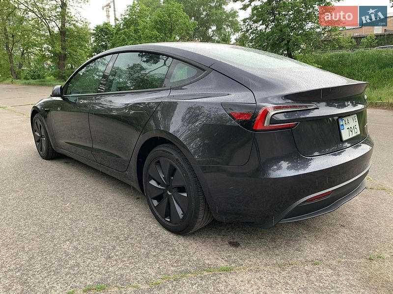 Седан Tesla Model 3 2024 в Києві