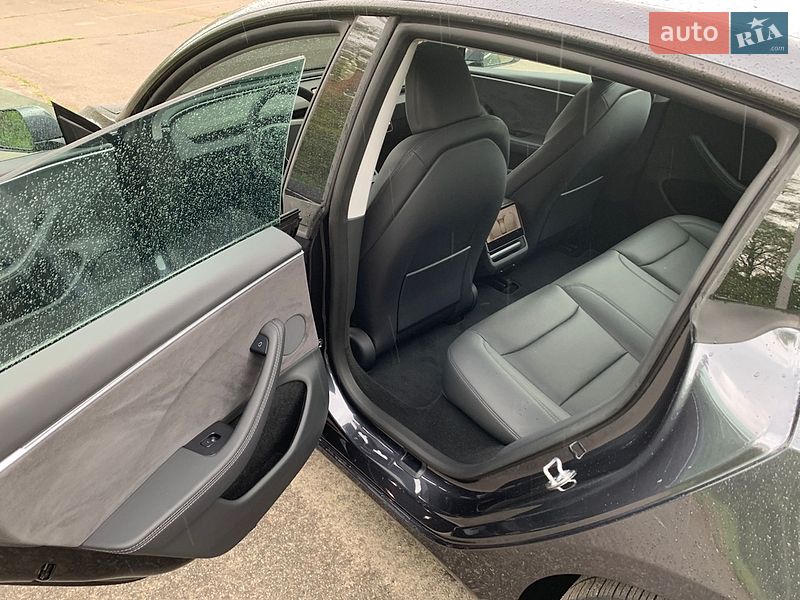Седан Tesla Model 3 2024 в Києві
