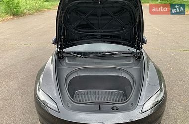 Седан Tesla Model 3 2024 в Києві