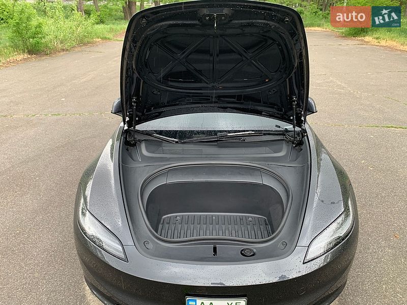 Седан Tesla Model 3 2024 в Києві