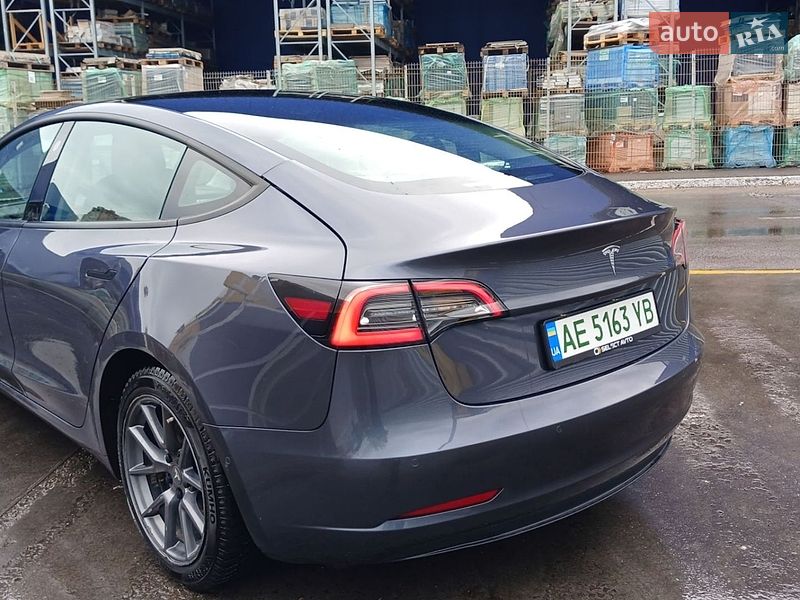 Седан Tesla Model 3 2022 в Днепре
