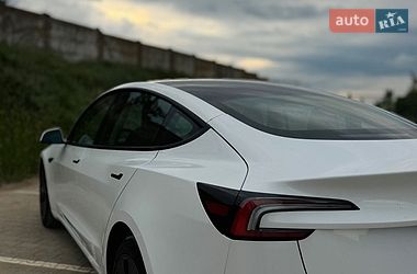 Седан Tesla Model 3 2024 в Южному