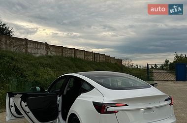 Седан Tesla Model 3 2024 в Южному