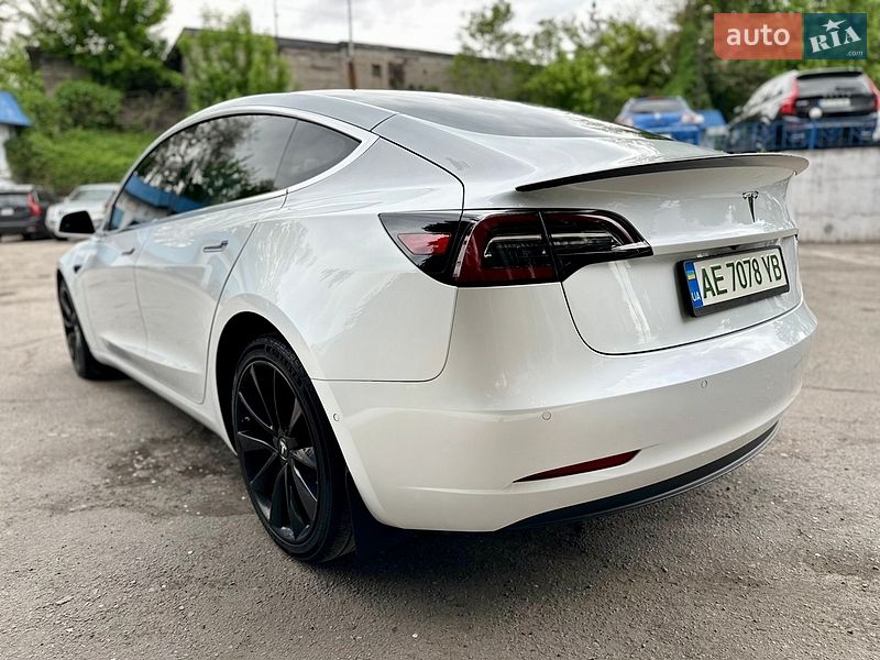 Седан Tesla Model 3 2018 в Кам'янському