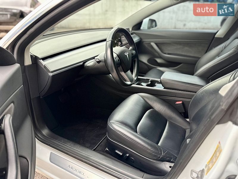 Седан Tesla Model 3 2018 в Кам'янському