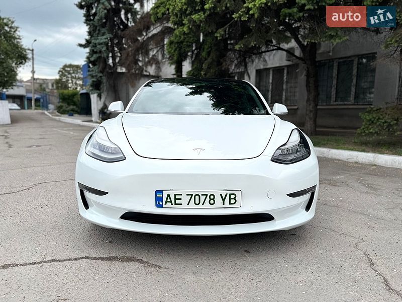 Седан Tesla Model 3 2018 в Кам'янському