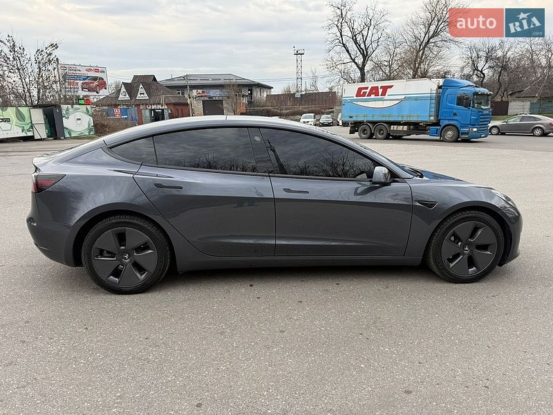 Седан Tesla Model 3 2023 в Днепре