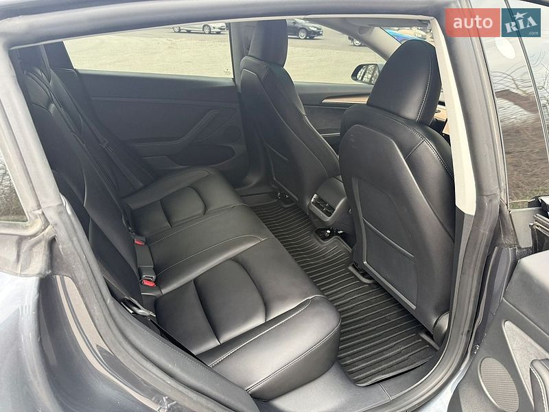 Седан Tesla Model 3 2023 в Днепре