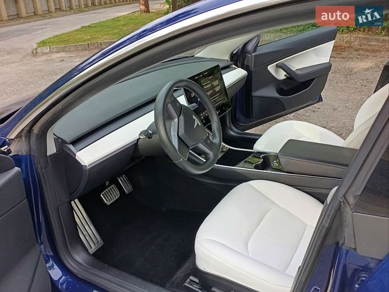 Седан Tesla Model 3 2018 в Киеве