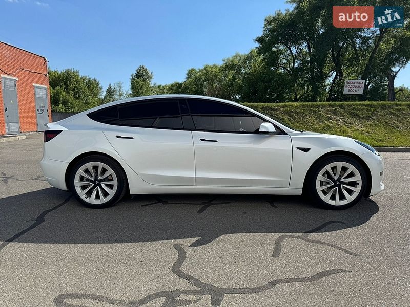 Седан Tesla Model 3 2023 в Києві