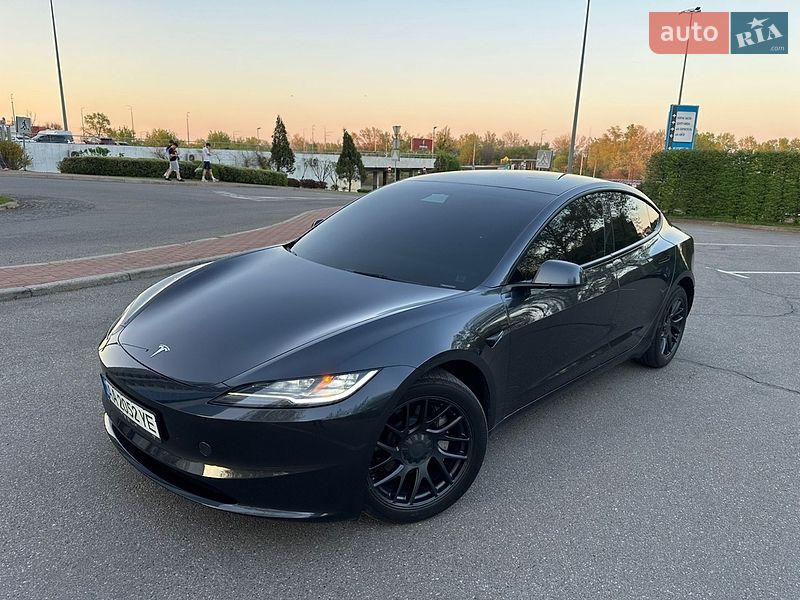 Tesla Model 3 2025