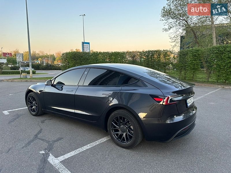 Седан Tesla Model 3 2025 в Києві
