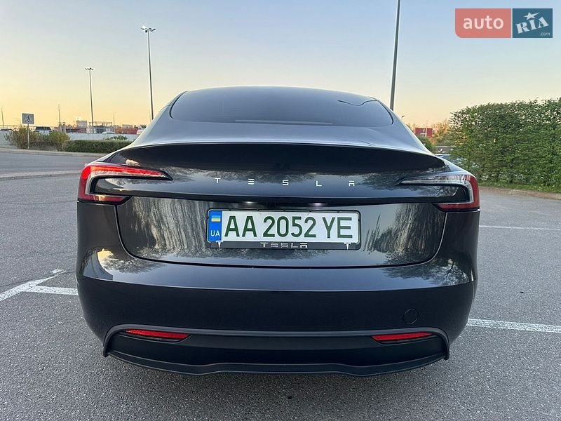 Седан Tesla Model 3 2025 в Києві