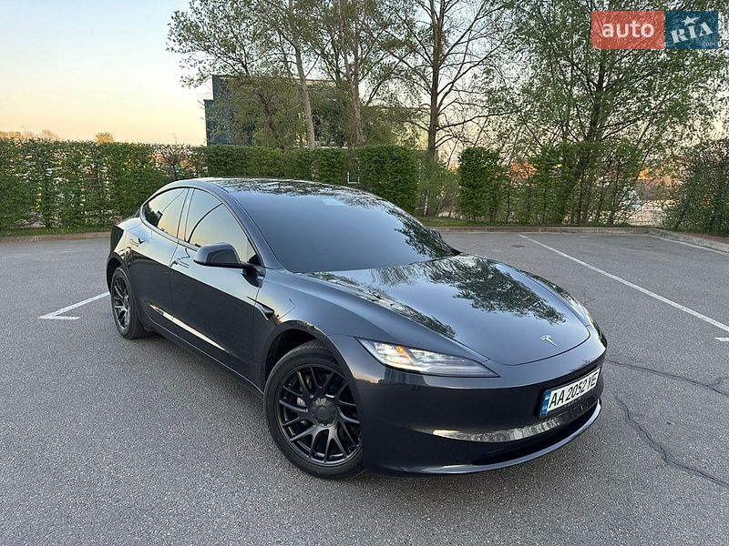 Седан Tesla Model 3 2025 в Києві