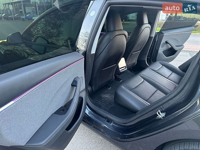 Седан Tesla Model 3 2025 в Києві