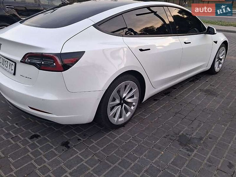 Седан Tesla Model 3 2022 в Киеве