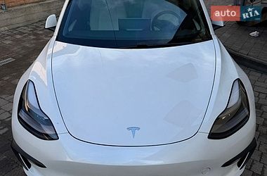Седан Tesla Model 3 2021 в Львові