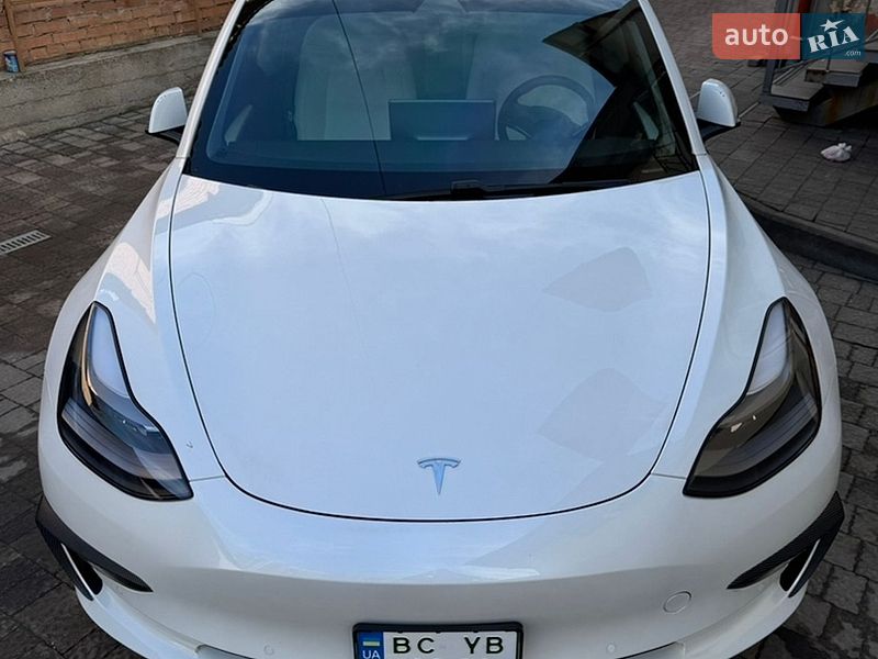 Седан Tesla Model 3 2021 в Львові