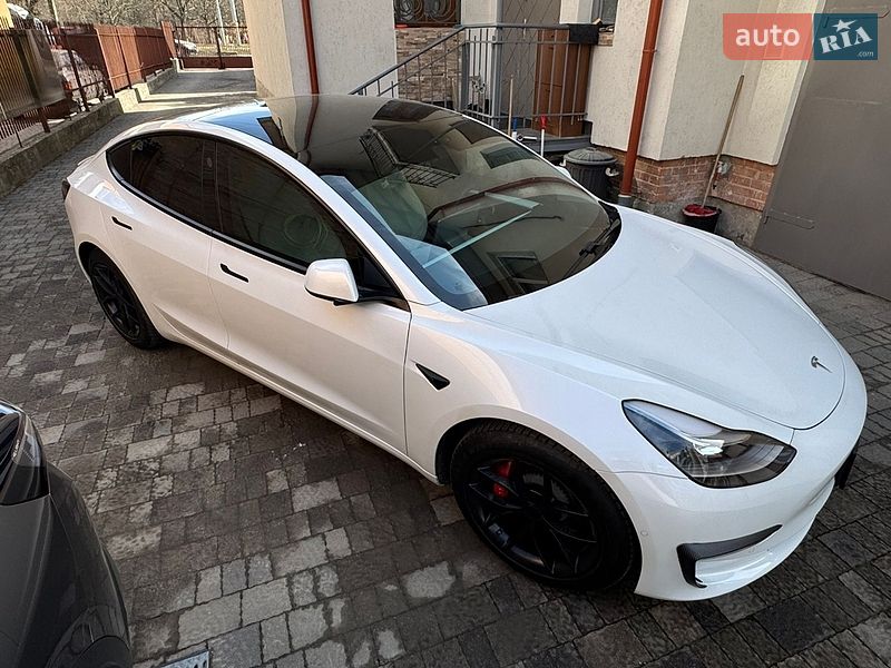 Седан Tesla Model 3 2021 в Львові