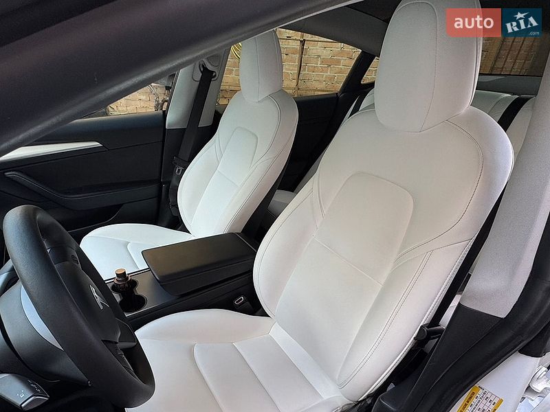 Седан Tesla Model 3 2021 в Львові